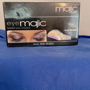 Eye Majic #19 Instant pearl shadow. 10 pair easy applications for single use.